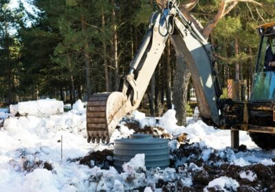 cadru indeaproape instalare fosa septica in iarna